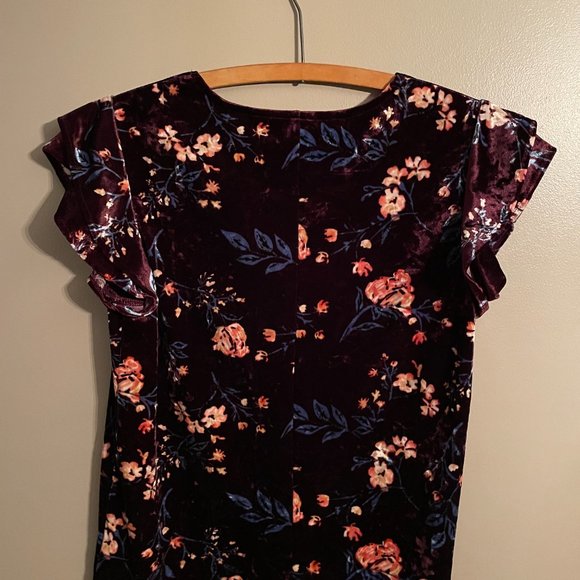 Women's a.n.a floral velour top, size M - Picture 2 of 4